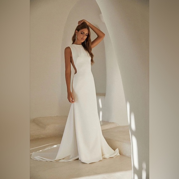 Brand New Unaltered | Sarah Seven Cassiopeia | Chapel Length Wedding Gown Size 8 - Picture 4 of 16